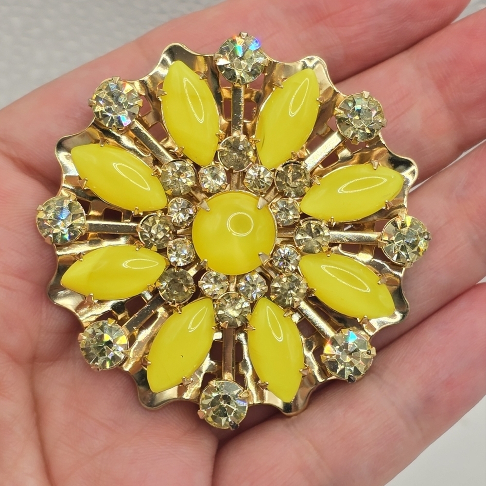 Vintage 60s Yellow Cabochons Prong Set Rhinestones Brooch